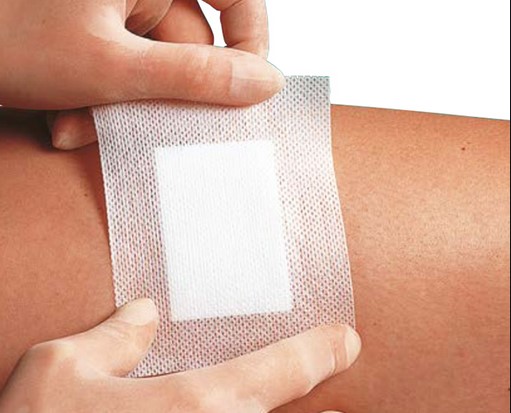 Soigner les plaies, pensements